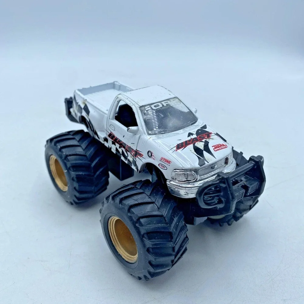 Vtg 1998 Maisto White Ford Checkered Blast Radical Roller Monster Truck F-Series